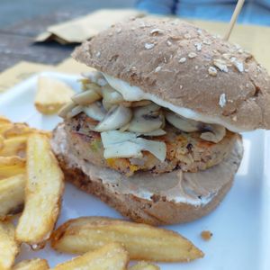 Burger champignon at Beer Garden in Cotignola