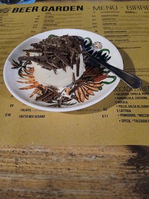 Panna cotta con scaglie di cioccolato at Beer Garden in Cotignola