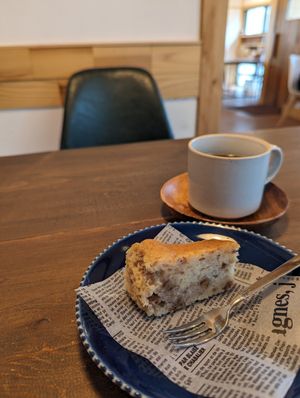 コーヒーとナッツとレモンの米粉ケーキ at chic fava - 長戸サイド in Matsuyama