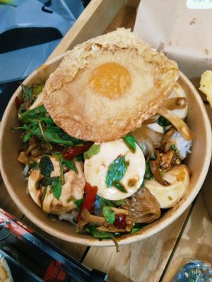 ผัดกะเพราเต้าหู้กับเห็ดไข่ดาววีแกน at A Line in Nonthaburi