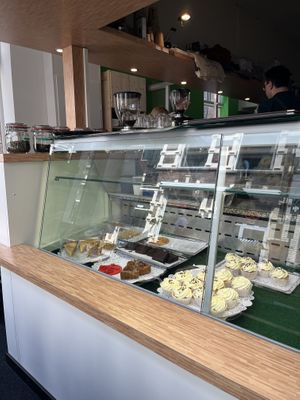 Apple pie, pecan pie, brownie, cupcake, chocolate fudge cake  at AllesGeen in Leiden