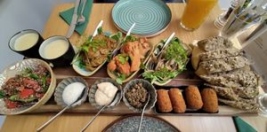 Lunch platter at AllesGeen in Leiden