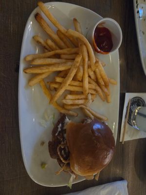 Get ketchup instead of the special sauce at Oak & Stone in Venice