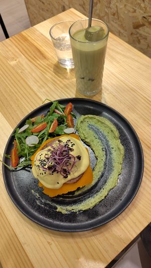 Eggs Benedict at Asante in Barcelona