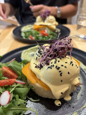Vegan eggs benedict at Asante in Barcelona