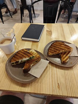 Caprese & Sriracha Sandwiches & Cappuccino at Asante in Barcelona