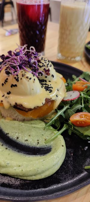 Vegan Eggs Bennedict at Asante in Barcelona