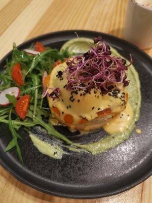 Este plato no se puede describir la textura y el sabor de los huevos es increíble  at Asante in Barcelona