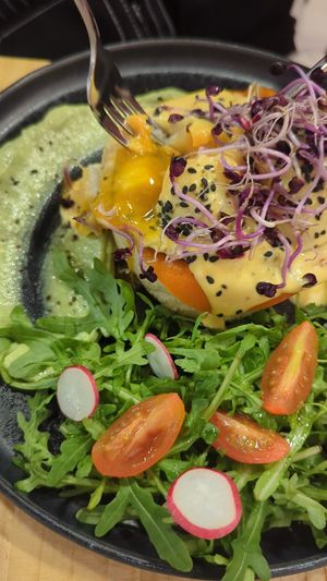 Best vegan Eggs Benedict - would never have guessed it's plant based 🔥 at Asante in Barcelona