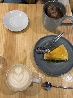 bergamotte cheesecake & cappuccino with oat   at Asante in Barcelona