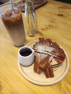 Maple bacon pancakes at Oat and Bean in Cardiff