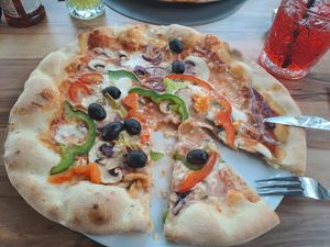 Leckere Vegane Pizza mit veganem Mozzarella at Pizzeria La Casa in Breskens