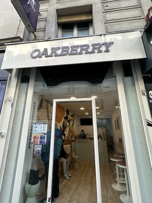   at Oakberry - République in Paris