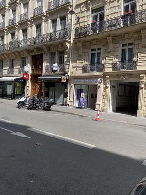 Front  at Oakberry - Marbeuf in Paris