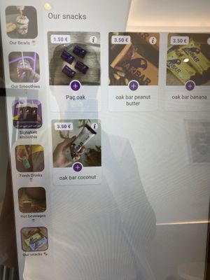 Order screen snacks  at Oakberry - Marbeuf in Paris
