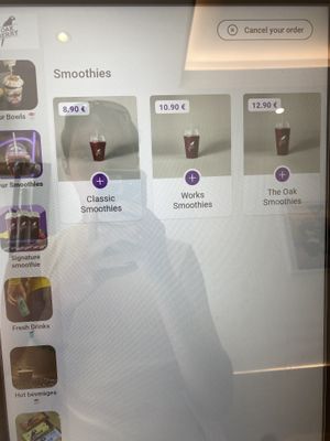 Order screen smoothies  at Oakberry - Marbeuf in Paris