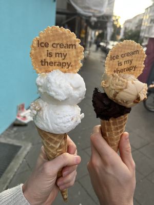 Black Lava, Salted Caramel, Joghurt Maracuja und Kokos Mandel  at Sweet n joy  in Frankfurt
