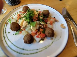 vegan and gluten-free falafel plate at Herrlich Ehrlich in Trier