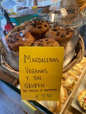 Vegan and gluten free chocolate and banana “magdalenas” (some sort of muffins) at Rebel Cafe in Madrid