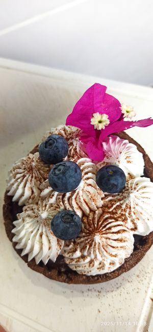 Torta banoffee com mirtilos at Dani-C RockVeg in Apucarana