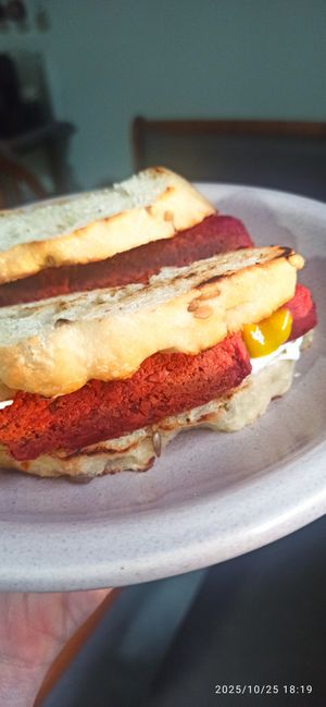 Focaccia com linguiça de tofu e Queijoim  at Dani-C RockVeg in Apucarana