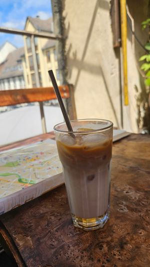 Iced coffee with oat milk and vanilla sirup at Ruinen Romantik in Quedlinburg