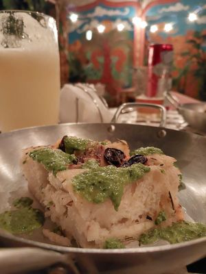 Essa entrada é maravilhosa - Foccacia do Pátio com molho pesto at Pátio Di Dentro in Bauru