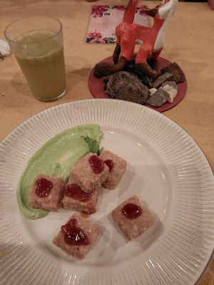 Entrada com dadinhos de tapioca e maionese de ora pro nobis at Pátio Di Dentro in Bauru