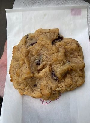 Vegan chocolate cookie at Cookidiction Poncelet in Paris