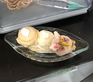 Tres Maria a base de plantas   at Helnie in Queretaro