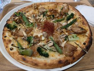 Vegan pizza at HND - Chaya Vegan Friendly Tokyo - T3 in Ota