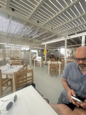Outside seating  at Mamma Mia in Sifnos