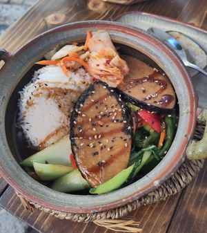 veganes Fischgericht mit Reis, Gemüse und Kimchi at Com3Mien  in Bingen Am Rhein