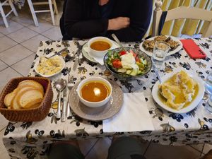 On a aussi eu des Poivrons farcies et un dessert pour 25 euros pour 2. at Vegera in Crete