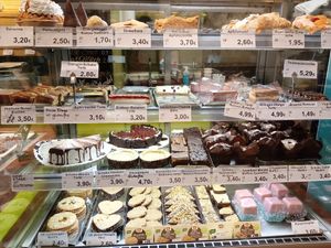 Cakes and sweets at Maran Vegan in Vienna