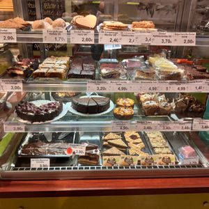 cakes 🥰 at Maran Vegan in Vienna