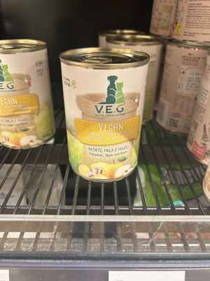 Vegan cat/dog foodd  at Maran Vegan in Vienna