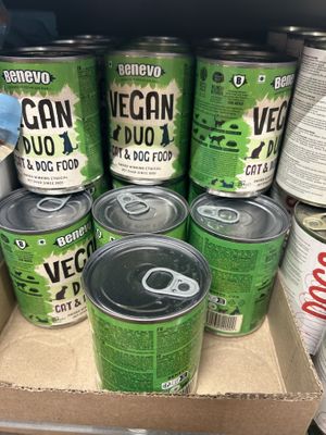 Cat/dog food  at Maran Vegan in Vienna