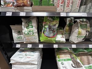 Cat/dog food  at Maran Vegan in Vienna