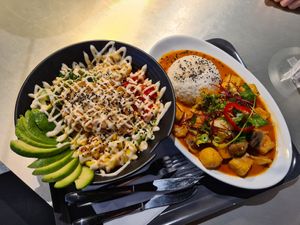 Poke bowl vegan chicken + Tofu satay at Chay Vegan - Emporia in Malmo