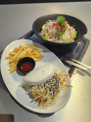 Bao bun burger and Avocado noodles salad at Chay Vegan - Emporia in Malmo
