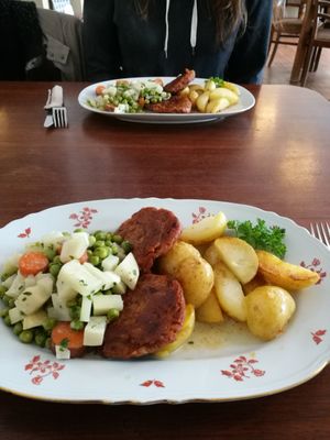 Vegane Frikadellen at V-Cake Cafe in Dresden