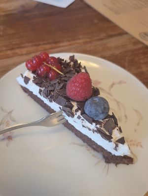 berry tart, not that good at V-Cake Cafe in Dresden