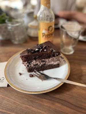 Oreo cookies cake😄 at V-Cake Cafe in Dresden