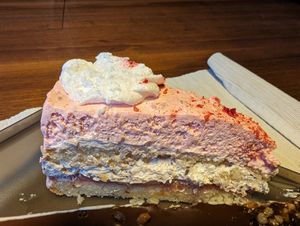 Himbeertorte at V-Cake Cafe in Dresden