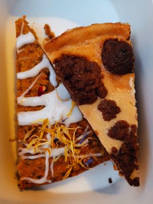 Rüblikuchen und Zupfkuchen at V-Cake Cafe in Dresden