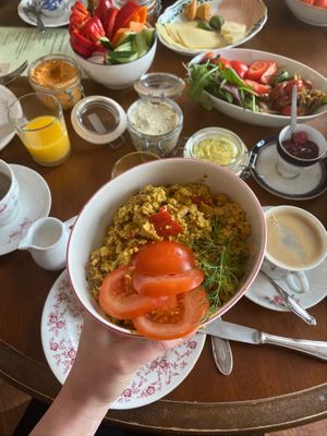 Scrambled tofu 🤩 at V-Cake Cafe in Dresden