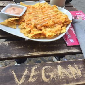 cheezey nachos at Chaostheorie in Berlin