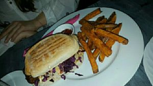 bbq bastard burger at Chaostheorie in Berlin