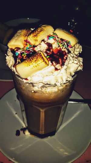 Vegan chai latte with wipped cream and marshmallows at Chaostheorie in Berlin